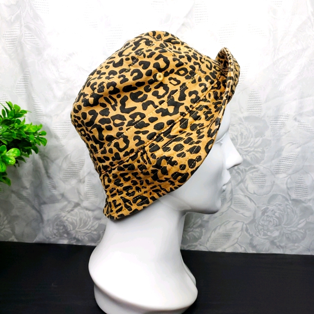 Leopard bucket hat
